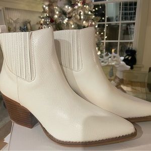 A Rider Girl White Embossed Women’s Cowboy Boots